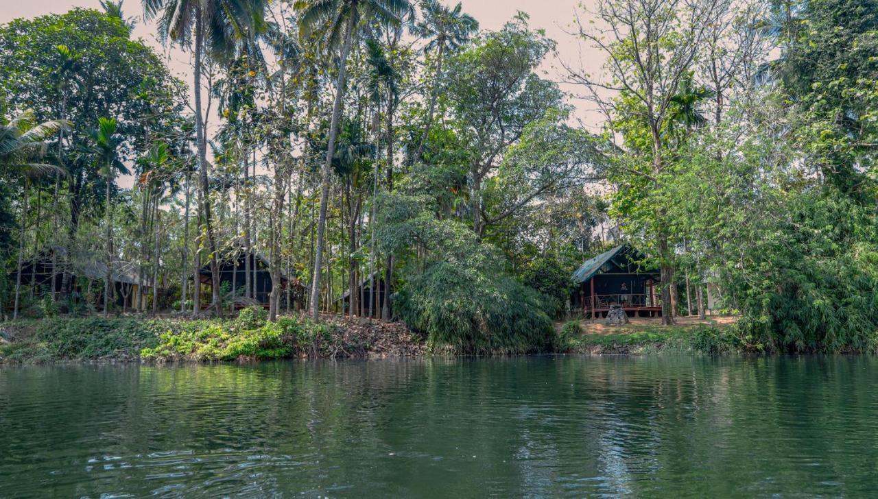 Amritara Riverside Luxury Tents Thattakād Exterior foto